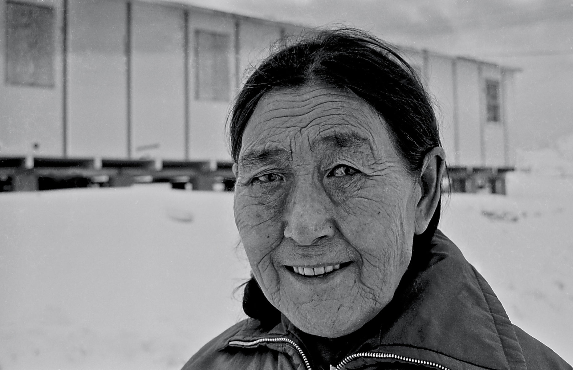16-Cape-Dorset-woman,-canadian-Arctic-