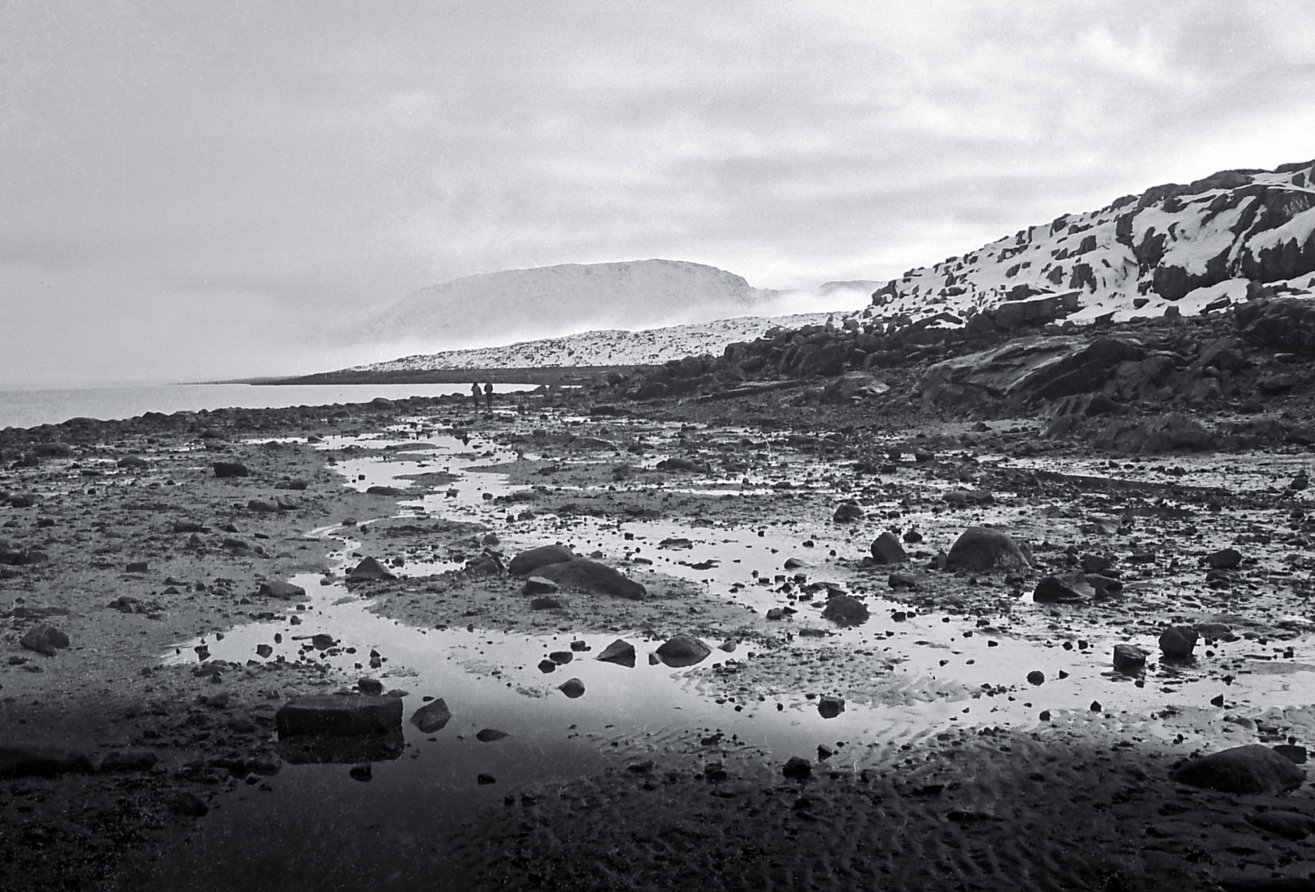 21-Shore-line-after-the-tide,-Cape-Dorset,-Canadian-Arctic-